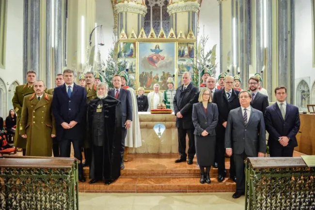 Megemlékezés a Szent Korona hazatérésének 40. évfordulóján