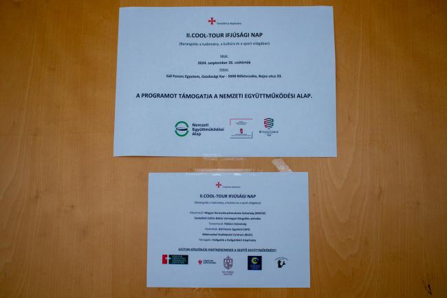 Rendezvény programja és támogatók kifüggesztése