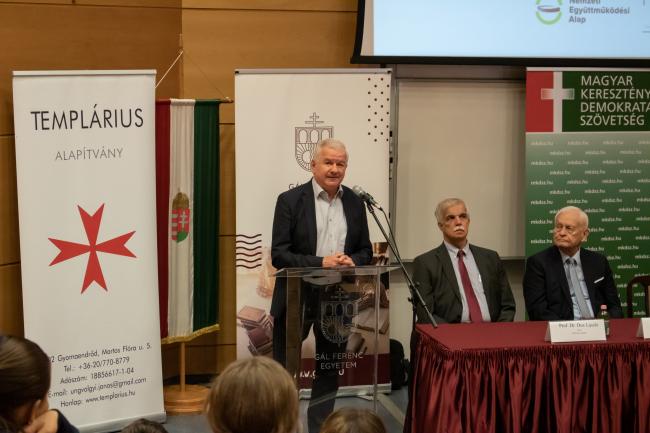 Dr. Kiss-Rigó László megyéspüspök köszöntője