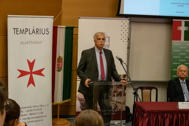 Prof. Dr. Dux László rektor köszöntője